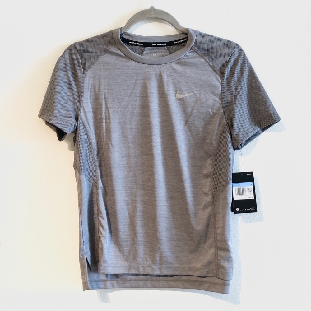 NWT Nike DRI-FIT Running Top Size Medium